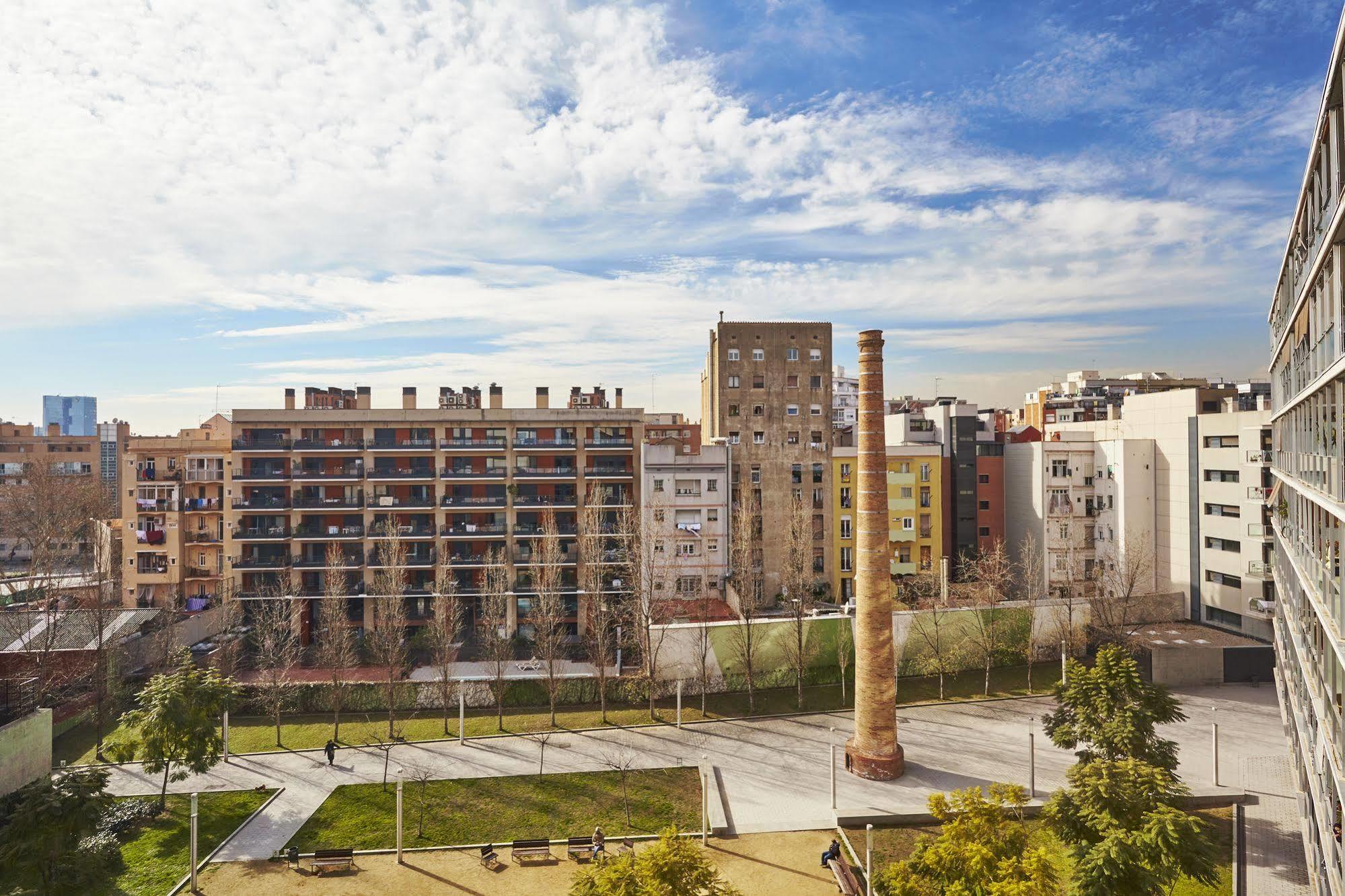 The Lonely Chimney Apartments Барселона Екстер'єр фото